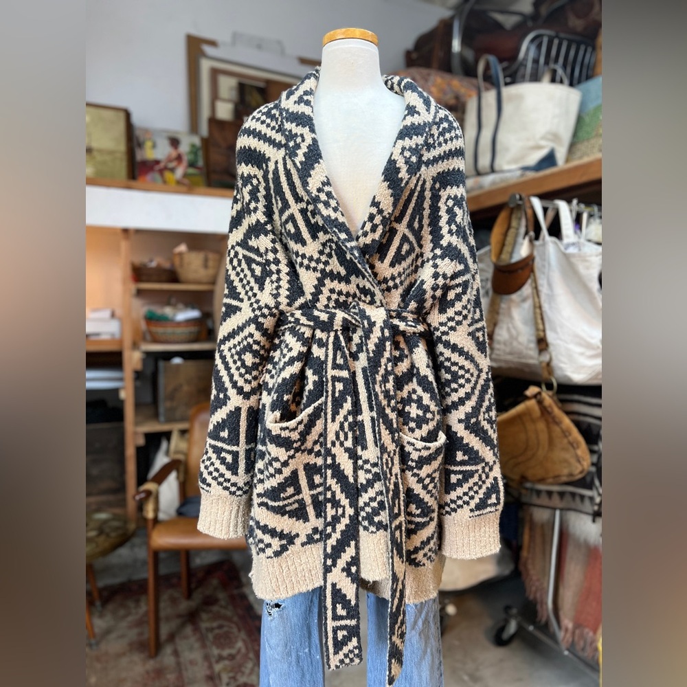 Banana Republic Oversized Black and Cream Aztec Print Soft & Cozy Cardigan XXL